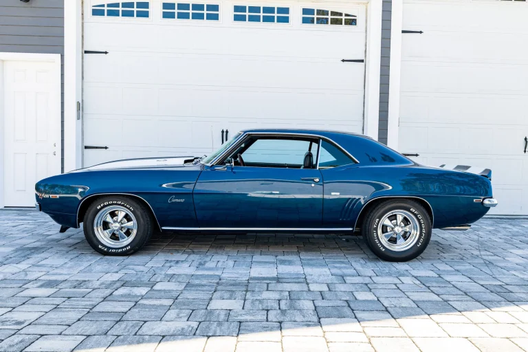 Vehicle image 102